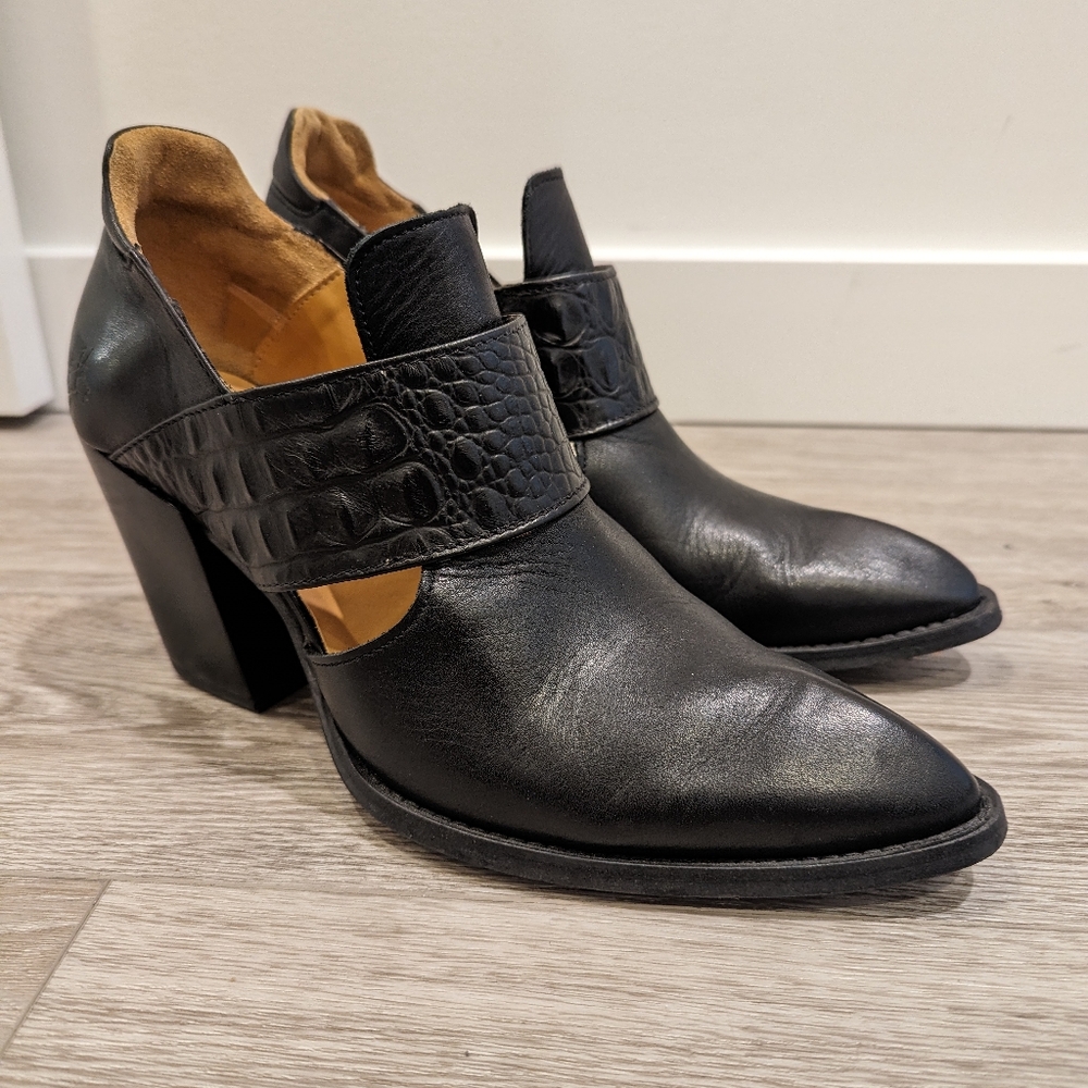 Fluevog Entrance Room 502 heels